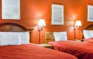 Bedroom 6 Rodeway Inn