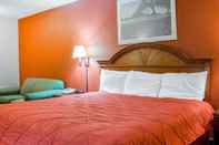 Bedroom Rodeway Inn