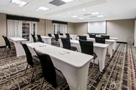 Functional Hall La Quinta Inn & Suites by Wyndham Dallas Arlington South