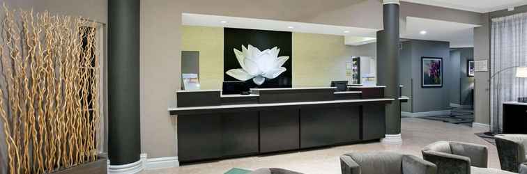 Lobby La Quinta Inn & Suites by Wyndham Dallas Arlington South