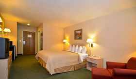 Bedroom 2 Quality Inn & Suites Weed - Mount Shasta