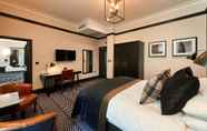 Bedroom 2 Macdonald Burlington Hotel