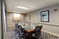 Functional Hall Homewood Suites by Hilton Newark-Cranford