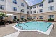 Kolam Renang Homewood Suites by Hilton Newark-Cranford