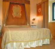 Bedroom 7 Castello Orsini Hotel