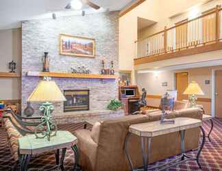 Lobi 2 Baymont by Wyndham Lakeville