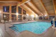 Swimming Pool Baymont by Wyndham Lakeville