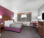 Bedroom 4 Cobblestone Hotel & Suites - Baldwin