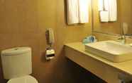 Toilet Kamar 6 Novotel Shenzhen Watergate