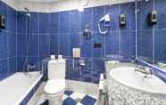 In-room Bathroom 2 Hotel Zentral Parque