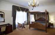 Bedroom 4 Oatlands Park Hotel