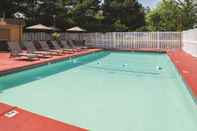 Swimming Pool Best Western Plus Parkway Inn