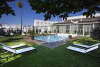 Swimming Pool Oasis Cordoba Hotel