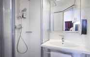 In-room Bathroom 6 Campanile Hotel Paris Bercy Village