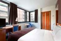 Bedroom Hotel AA Viladomat by Silken