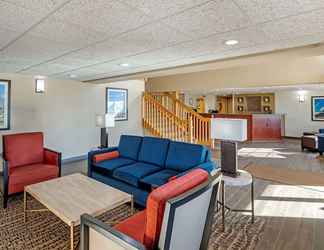 Lobby 2 Comfort Inn & Suites Jackson - West Bend