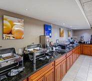 Restaurant 5 Comfort Inn & Suites Jackson - West Bend