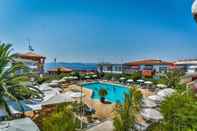 Swimming Pool Best Western Plus Hotel La Marina