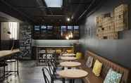 Bar, Kafe dan Lounge 5 Zoom Hotel
