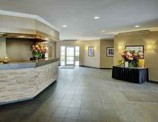 Lobby 2 Lakeview Signature Inn Calgary Airport