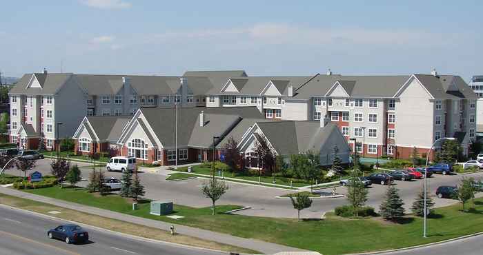 Exterior Lakeview Signature Inn Calgary Airport