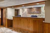 Lobby AmericInn by Wyndham Monroe