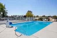 Swimming Pool Super 8 by Wyndham Oroville