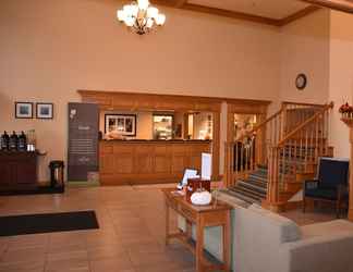 Lobby 2 Port Wisconsin Inn and Suites