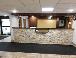 Lobby 2 Days Inn by Wyndham Mounds View Twin Cities North