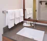 In-room Bathroom 4 Fairfield Inn by Marriott Pittsburgh New Stanton