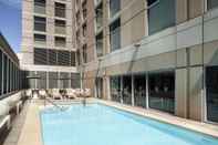 Swimming Pool Sheraton Grand Sacramento Hotel