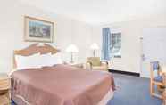 Phòng ngủ 6 Howard Johnson by Wyndham Staunton