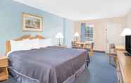 Phòng ngủ 3 Howard Johnson by Wyndham Staunton