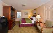 Bedroom 4 Americas Best Value Inn & Suites Chincoteague Island