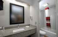 Toilet Kamar 6 Red Roof Inn Cleveland - Medina