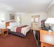 Bedroom 2 Red Roof Inn Columbus Northeast - Westerville