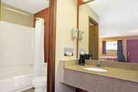 In-room Bathroom Super 8 by Wyndham Cincinnati/Springdale OH