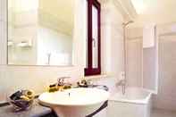 In-room Bathroom Hotel Fori Imperiali Cavalieri