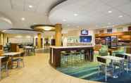 Restoran 3 Springhill Suites by Marriott Lawrence