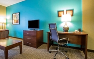 ห้องนอน 3 Comfort Suites Chicago O'Hare Airport