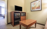 ห้องนอน 6 Comfort Suites Chicago O'Hare Airport