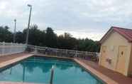 Swimming Pool 7 Sleep Inn Leesburg Chain of Lakes