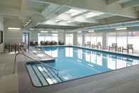 Swimming Pool Courtyard by Marriott Toronto Airport