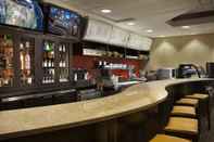 Bar, Kafe dan Lounge Courtyard by Marriott Toronto Airport