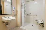 In-room Bathroom Olentangy Motor Inn