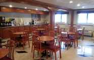 Restaurant 7 Days Inn & Suites by Wyndham Monroe