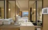 In-room Bathroom 4 Surat Marriott Hotel