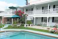 Swimming Pool Carriage House Resort Motel