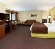 Kamar Tidur 3 Cobblestone Hotel & Suites – Wisconsin Rapids