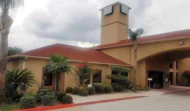 Luar Bangunan 4 Red Roof Inn & Suites Houston - Humble/IAH Airport